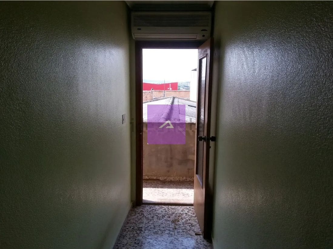 5 bedroom Townhouse for sale in Cheste with garage - € 235,000 (Ref: 9412496)