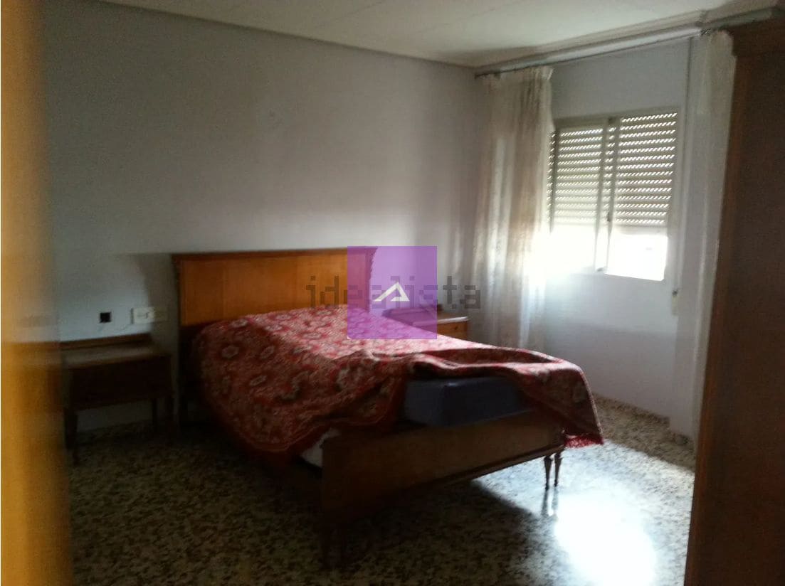 5 bedroom Townhouse for sale in Cheste with garage - € 235,000 (Ref: 9412496)