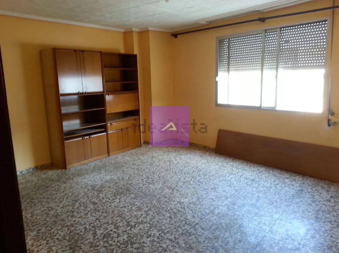 5 bedroom Townhouse for sale in Cheste with garage - € 235,000 (Ref: 9412496)