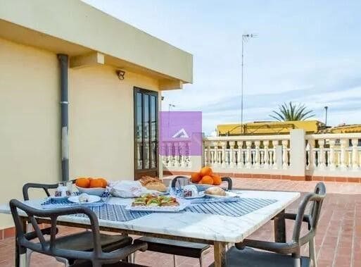 5 bedroom Townhouse for sale in Valencia city - € 350,000 (Ref: 9412500)