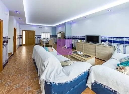 5 bedroom Townhouse for sale in Valencia city - € 350,000 (Ref: 9412500)