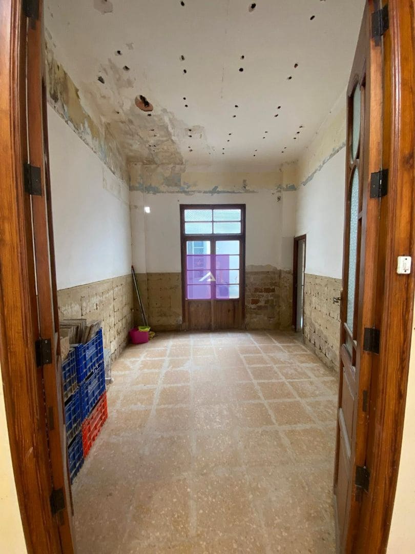 Townhouse for sale in L'Alcudia - € 147,000 (Ref: 9412506)