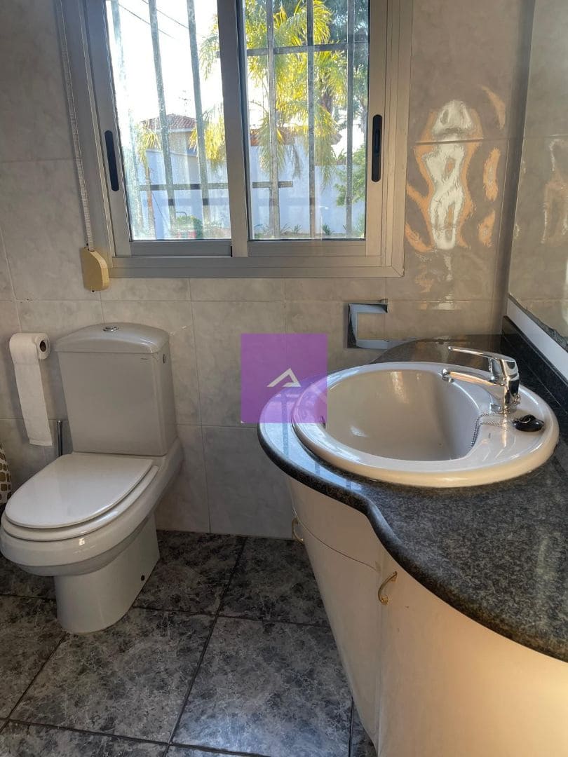 4 bedroom Villa for rent in Picassent with pool garage - € 2,000 (Ref: 9500404)