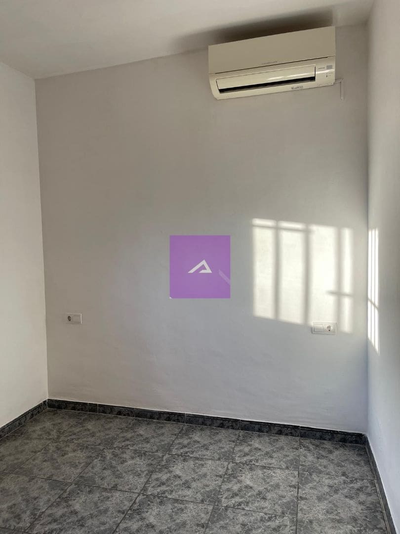 4 bedroom Villa for rent in Picassent with pool garage - € 2,000 (Ref: 9500404)