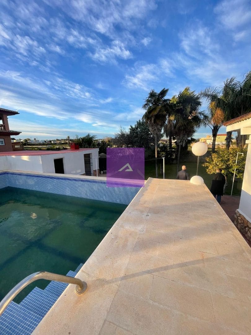 4 bedroom Villa for rent in Picassent with pool garage - € 2,000 (Ref: 9500404)