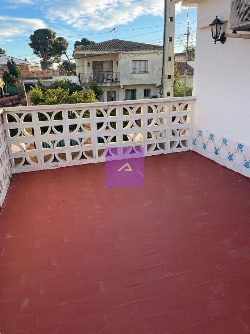 4 bedroom Villa for rent in Picassent with pool garage - € 2,000 (Ref: 9500404)