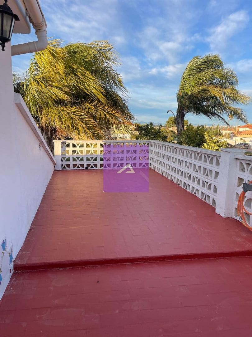 4 bedroom Villa for rent in Picassent with pool garage - € 2,000 (Ref: 9500404)