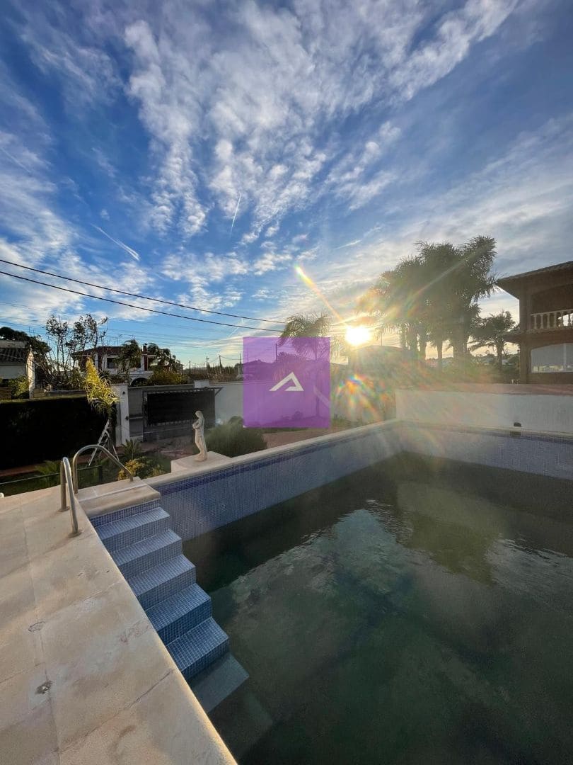 4 bedroom Villa for rent in Picassent with pool garage - € 2,000 (Ref: 9500404)