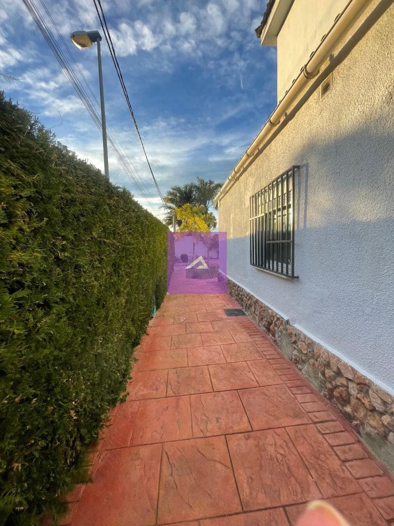 4 bedroom Villa for rent in Picassent with pool garage - € 2,000 (Ref: 9500404)