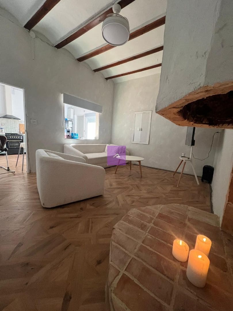 5 bedroom Townhouse for sale in Llombai - € 185,000 (Ref: 9500636)