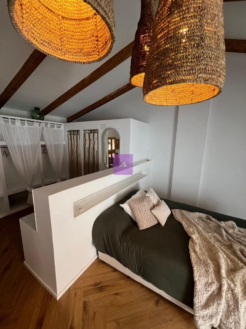 5 bedroom Townhouse for sale in Llombai - € 185,000 (Ref: 9500636)