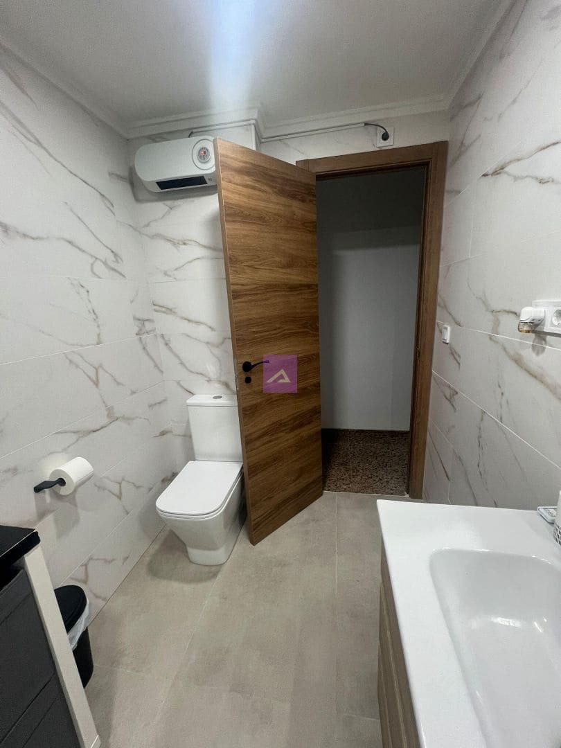 4 bedroom Flat for sale in Alcasser - € 230,000 (Ref: 9500792)