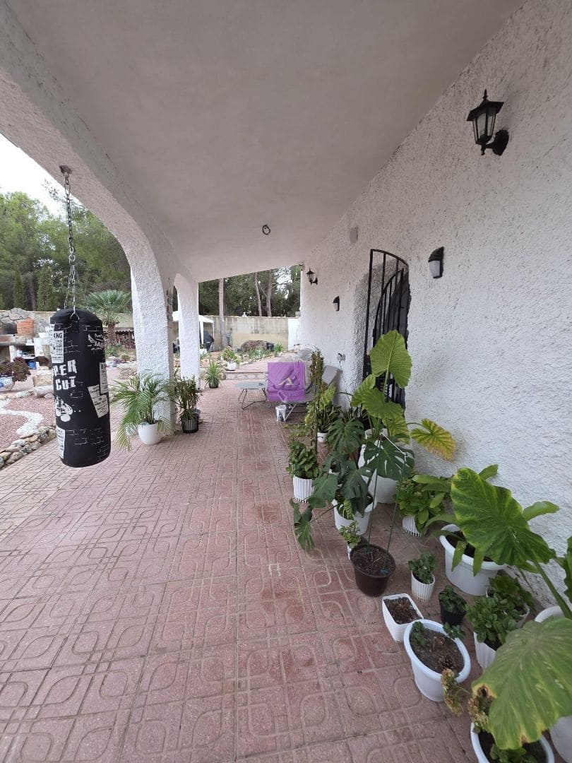 Chalet de 3 habitaciones en Godelleta en venta con piscina garaje - 215.000 € (Ref: 9510260)