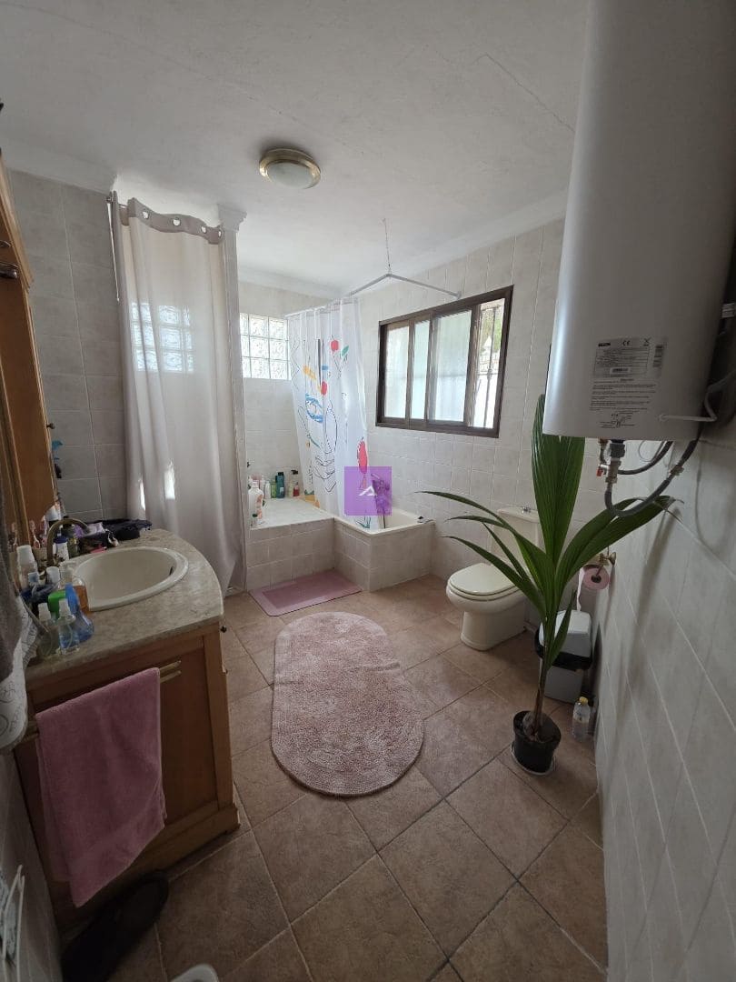 Chalet de 3 habitaciones en Godelleta en venta con piscina garaje - 215.000 € (Ref: 9510260)