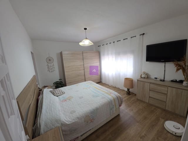 Chalet de 3 habitaciones en Godelleta en venta con piscina garaje - 215.000 € (Ref: 9510260)
