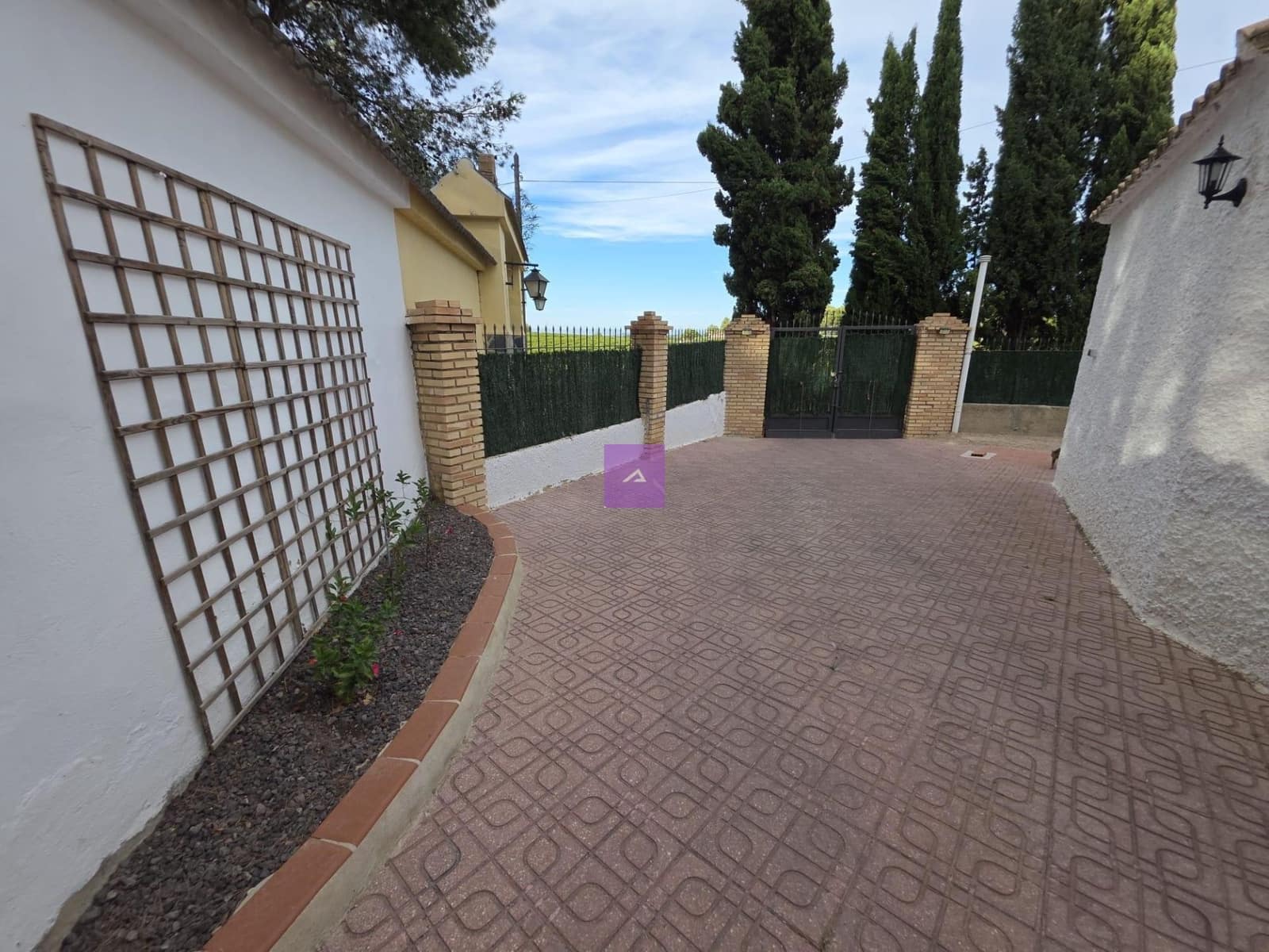 Chalet de 3 habitaciones en Godelleta en venta con piscina garaje - 215.000 € (Ref: 9510260)