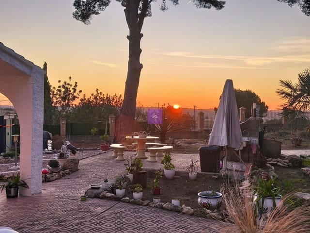 Chalet de 3 habitaciones en Godelleta en venta con piscina garaje - 215.000 € (Ref: 9510260)