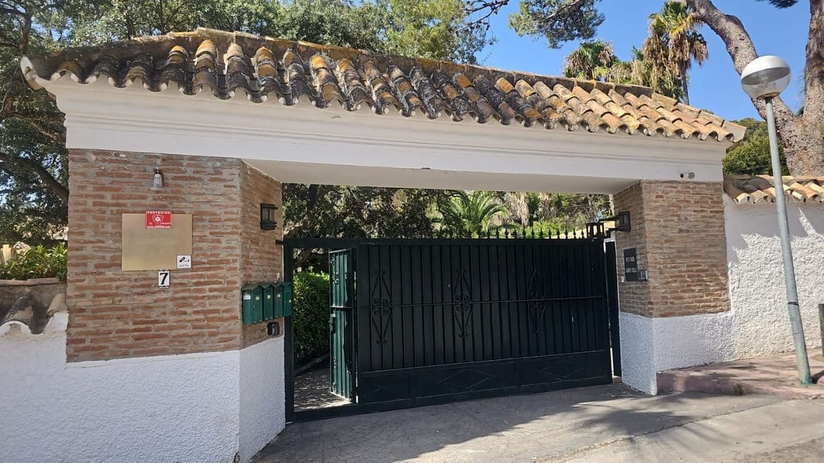 4 soveværelse Villa til salg i Calahonda med swimmingpool garage - € 899.000 (Ref: 8782356)