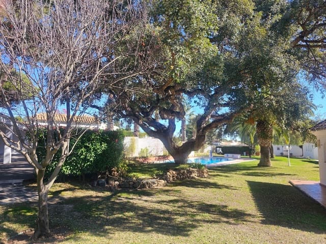 4 soveværelse Villa til salg i Calahonda, Mijas med swimmingpool garage - € 899.000 (Ref: 8782356)