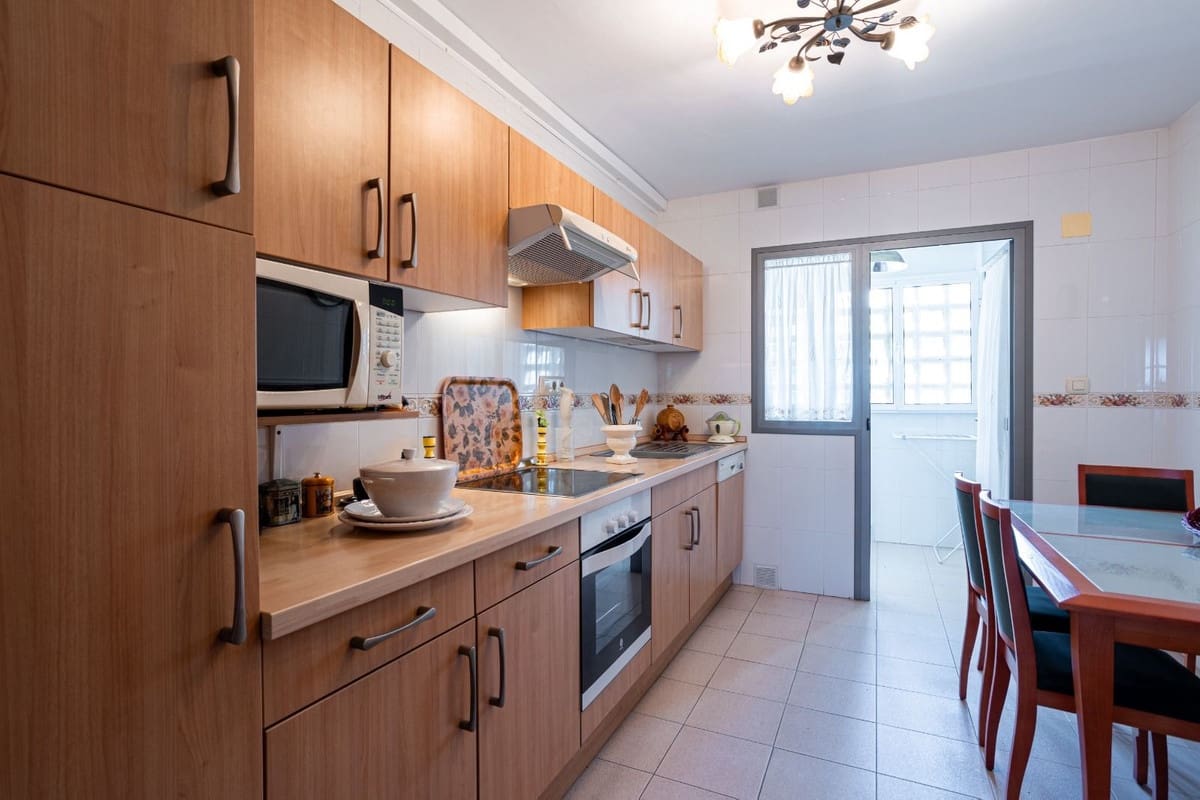 Apartamento de 3 habitaciones en Fuengirola en venta con piscina garaje - 599.000 € (Ref: 9190346)