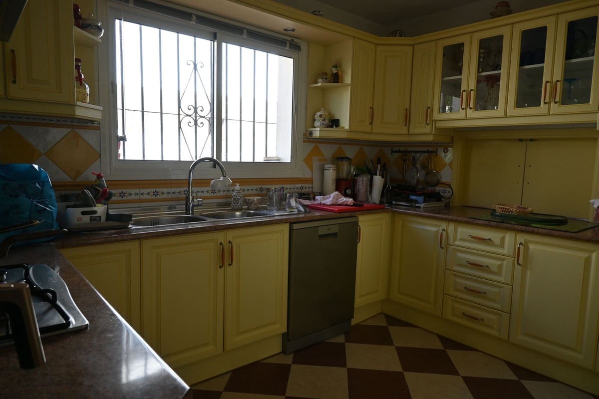 4 bedroom Villa for sale in Mijas with pool garage - € 659,000 (Ref: 9444779)