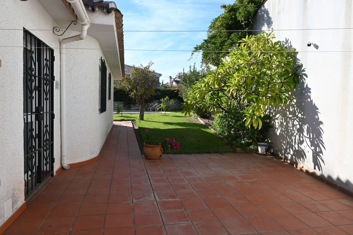 4 bedroom Villa for sale in Mijas with pool garage - € 659,000 (Ref: 9444779)