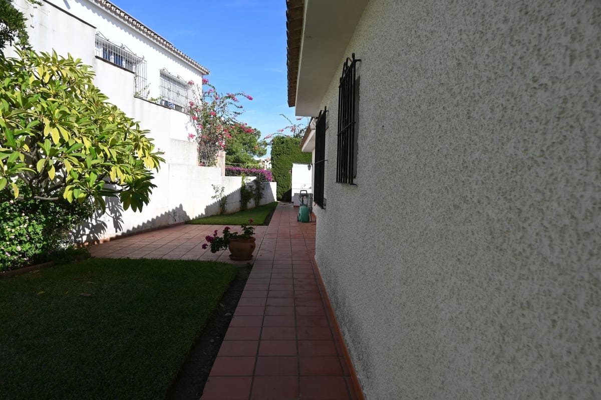 4 bedroom Villa for sale in Mijas with pool garage - € 659,000 (Ref: 9444779)