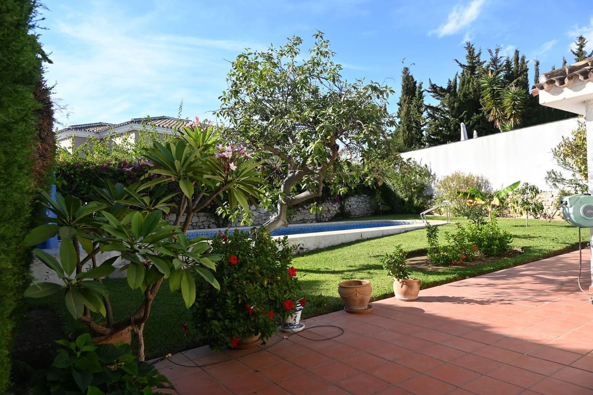 4 bedroom Villa for sale in Mijas with pool garage - € 659,000 (Ref: 9444779)
