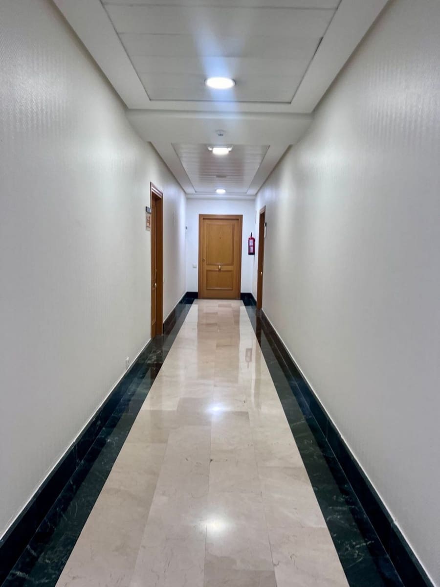 Office for rent in Alfafar - € 1,000 (Ref: 9484056)