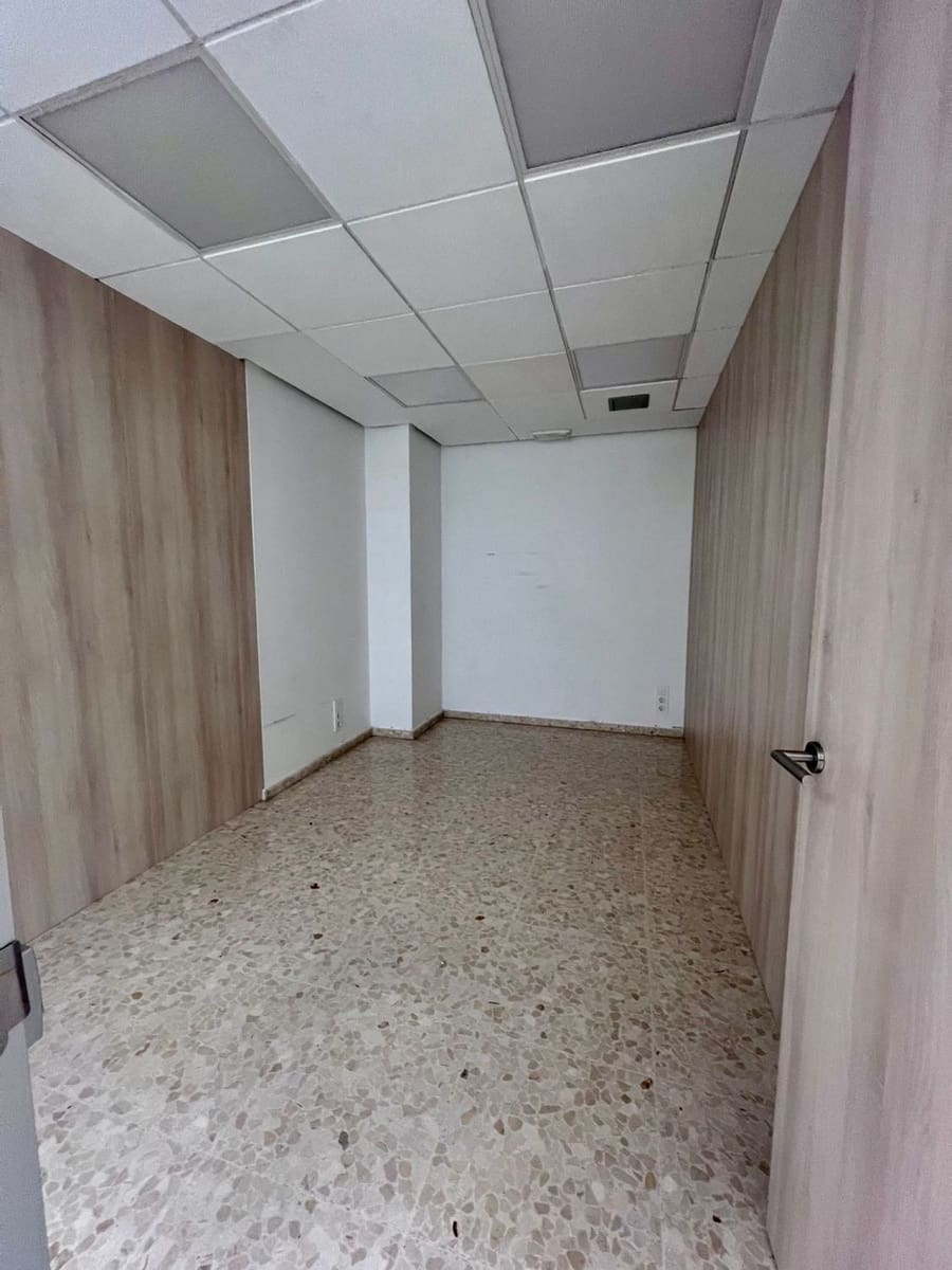 Office for rent in Alfafar - € 1,000 (Ref: 9484056)