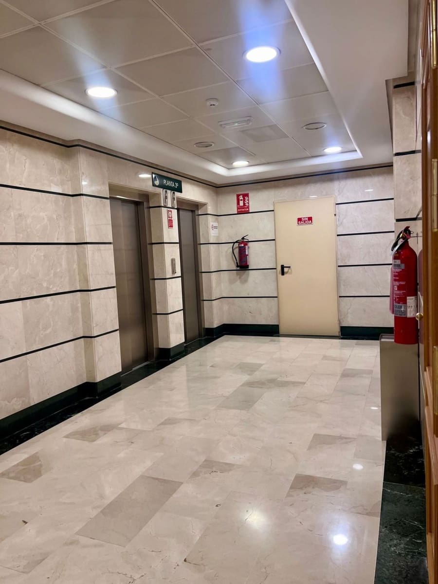 Office for rent in Alfafar - € 1,000 (Ref: 9484056)