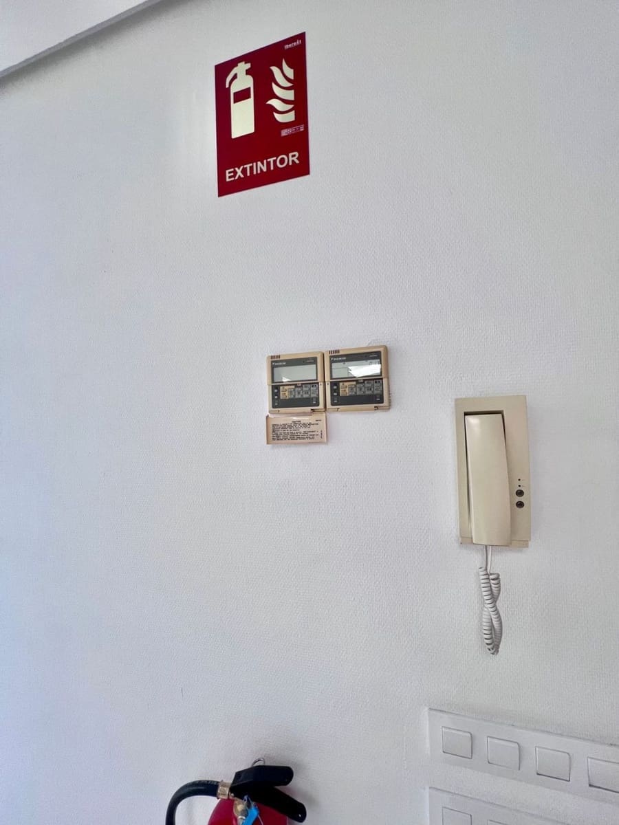 Office for rent in Alfafar - € 1,000 (Ref: 9484056)