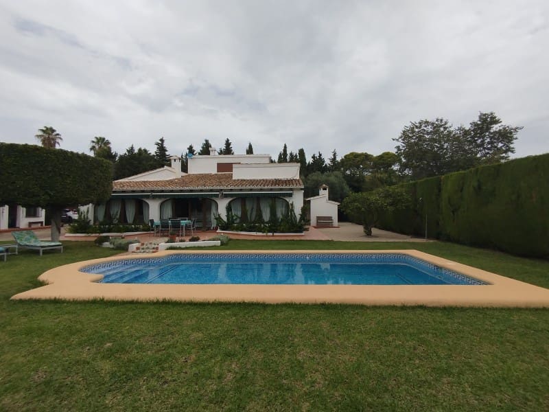 4 soverom Villa til salgs i Denia med svømmebasseng garasje - € 620 000 (Ref: 10048955)