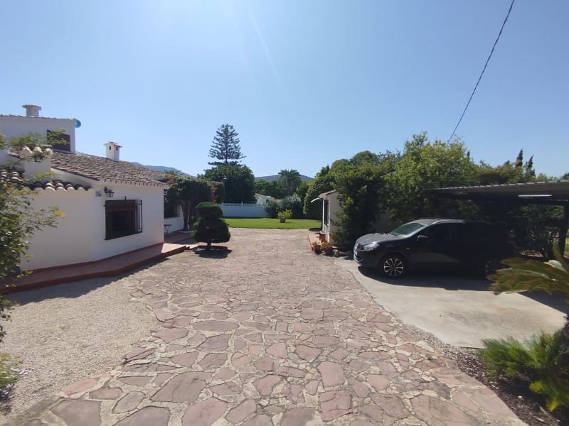 4 bedroom Villa for sale in Denia with pool garage - € 620,000 (Ref: 10048955)