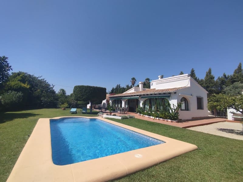 4 bedroom Villa for sale in Denia with pool garage - € 620,000 (Ref: 10048955)