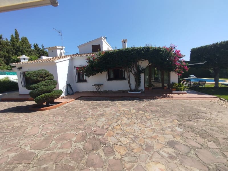 4 bedroom Villa for sale in Denia with pool garage - € 620,000 (Ref: 10048955)