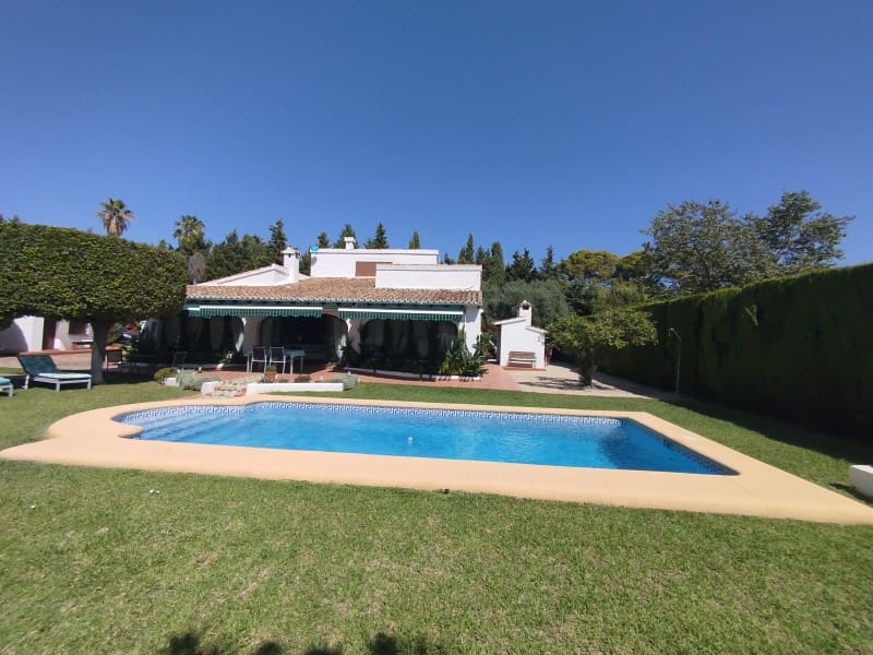 4 bedroom Villa for sale in Denia with pool garage - € 620,000 (Ref: 10048955)