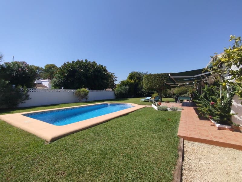 4 bedroom Villa for sale in Denia with pool garage - € 620,000 (Ref: 10048955)