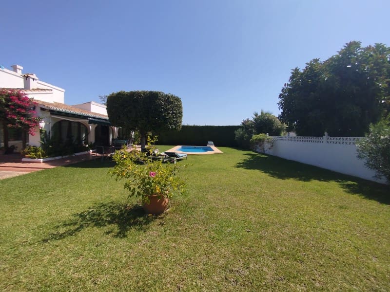 4 bedroom Villa for sale in Denia with pool garage - € 620,000 (Ref: 10048955)