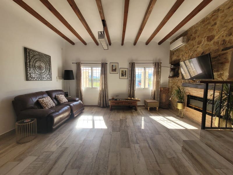 5 sypialnia Finka/Dom wiejski na sprzedaż w Oliva z basenem garażem - 549 000 € (Ref: 9491732)