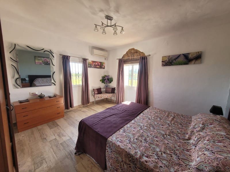 5 sypialnia Finka/Dom wiejski na sprzedaż w Oliva z basenem garażem - 549 000 € (Ref: 9491732)