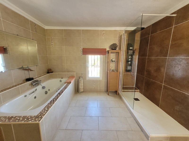 5 sypialnia Finka/Dom wiejski na sprzedaż w Oliva z basenem garażem - 549 000 € (Ref: 9491732)