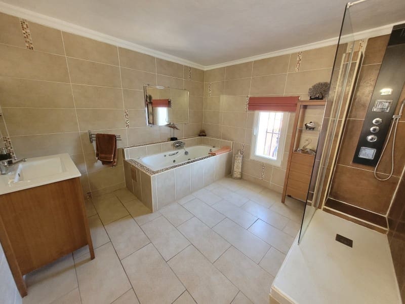 5 sypialnia Finka/Dom wiejski na sprzedaż w Oliva z basenem garażem - 549 000 € (Ref: 9491732)