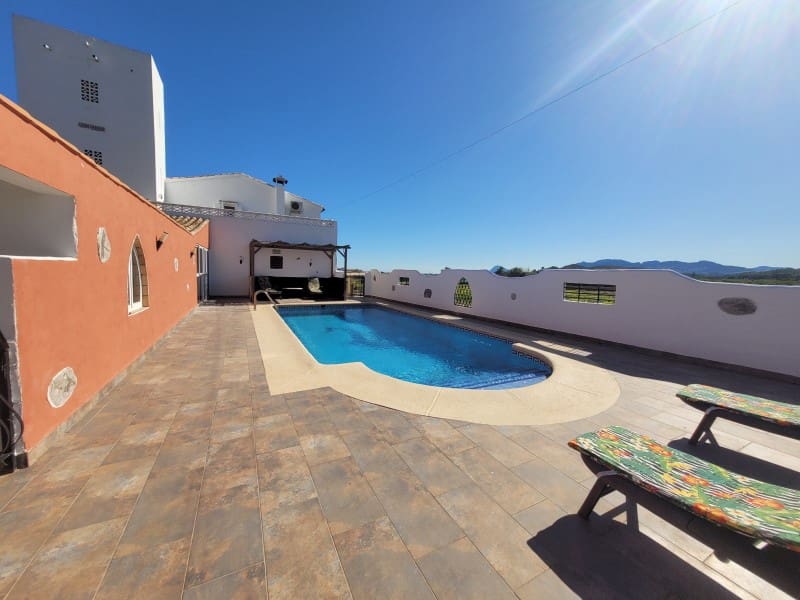 5 sypialnia Finka/Dom wiejski na sprzedaż w Oliva z basenem garażem - 549 000 € (Ref: 9491732)