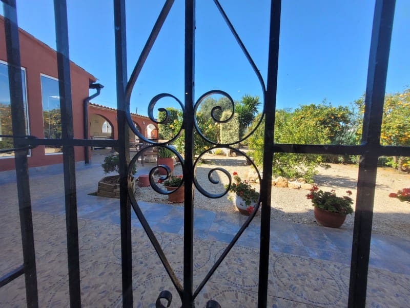 5 sypialnia Finka/Dom wiejski na sprzedaż w Oliva z basenem garażem - 549 000 € (Ref: 9491732)