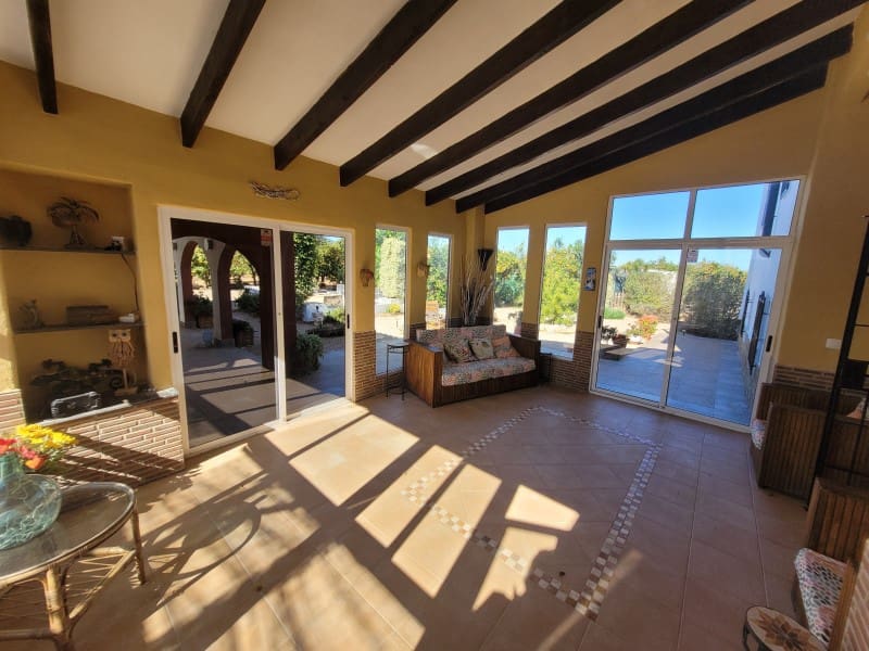 5 sypialnia Finka/Dom wiejski na sprzedaż w Oliva z basenem garażem - 549 000 € (Ref: 9491732)