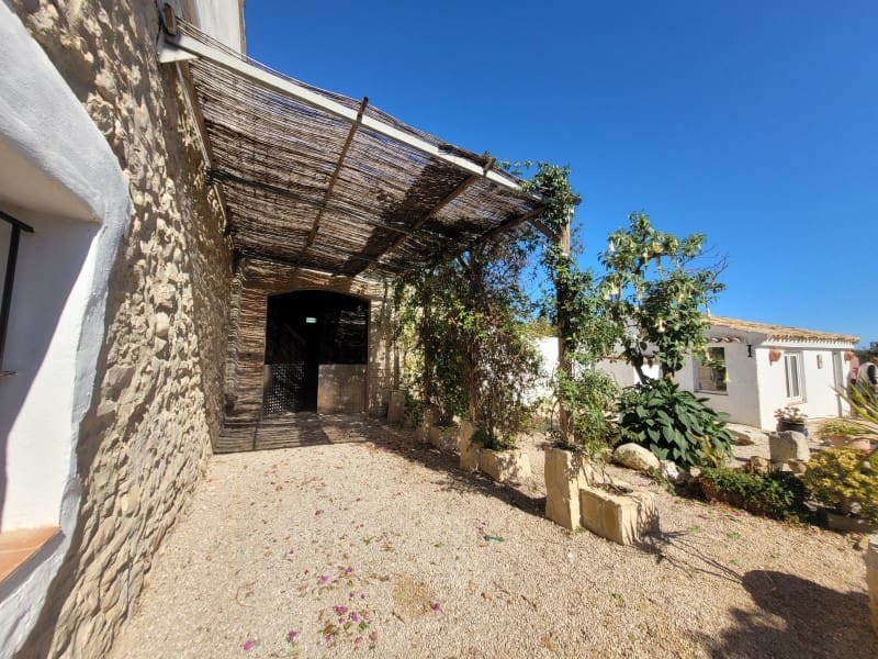 5 sypialnia Finka/Dom wiejski na sprzedaż w Oliva z basenem garażem - 549 000 € (Ref: 9491732)