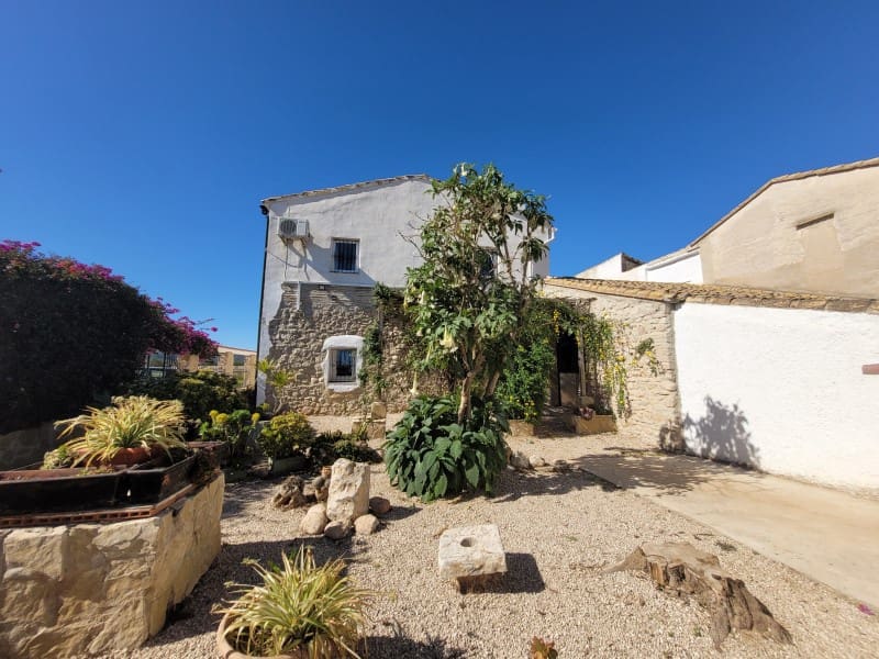 5 sypialnia Finka/Dom wiejski na sprzedaż w Oliva z basenem garażem - 549 000 € (Ref: 9491732)