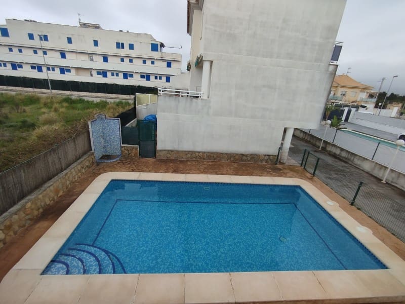 3 soverom Kjedet enebolig til salgs i Oliva med garasje - € 263 000 (Ref: 9491733)