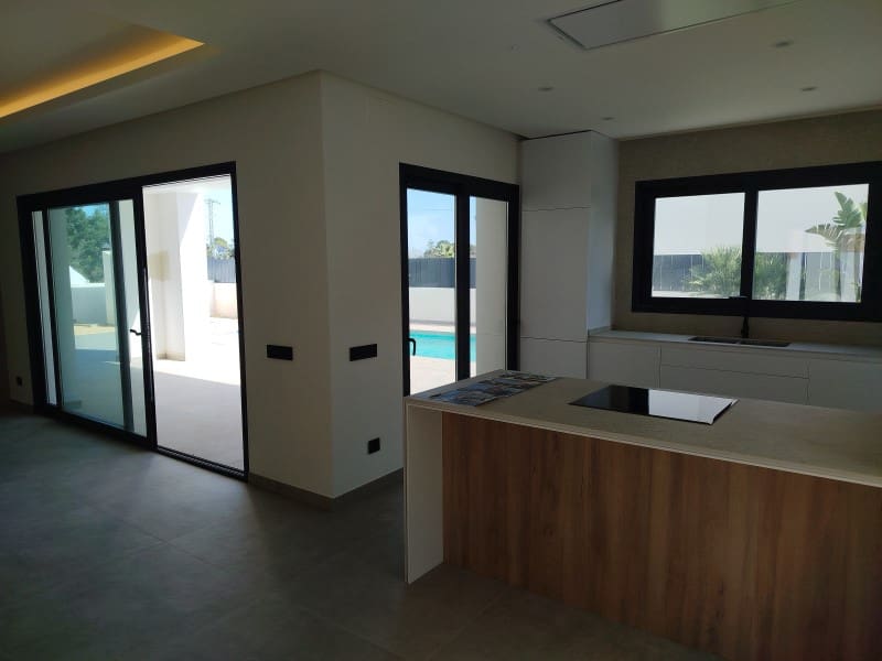 4 bedroom Villa for sale in Denia with pool garage - € 1,200,000 (Ref: 9491734)